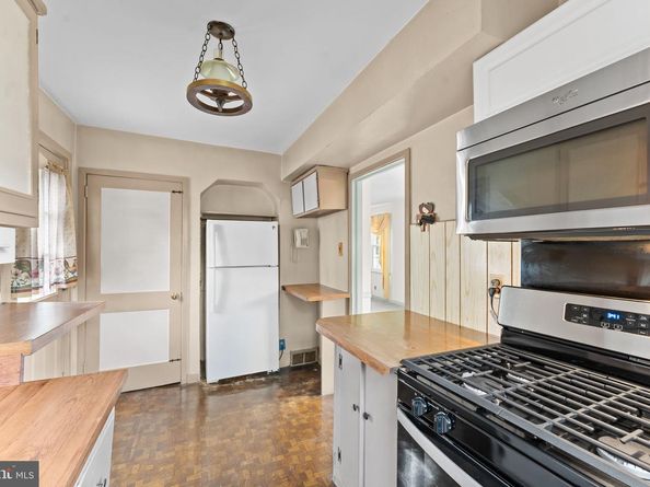 528 School House Lane, Willow Grove PA 19090