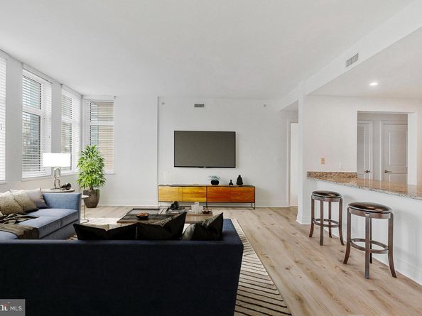 8220 Crestwood Heights Drive 412, Mclean VA 22102