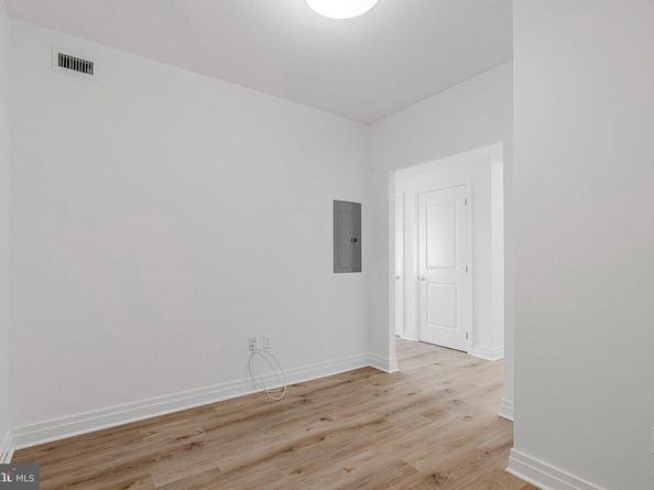 8220 Crestwood Heights Drive 412, Mclean VA 22102