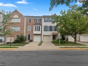 2447 Clover Field Circle, Herndon VA 20171