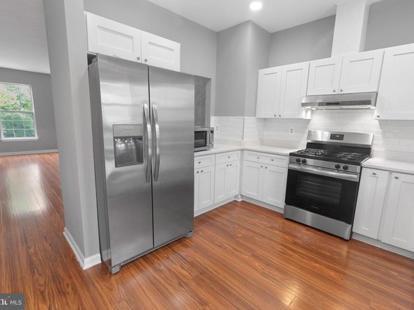 2447 Clover Field Circle, Herndon VA 20171