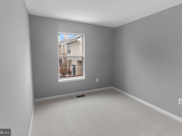 2447 Clover Field Circle, Herndon VA 20171
