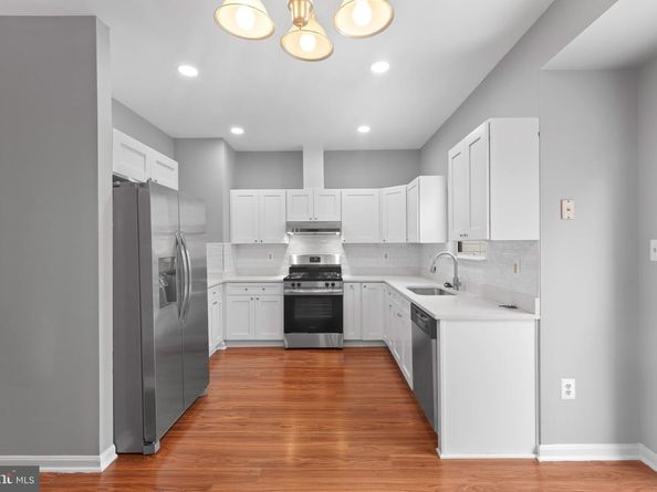 2447 Clover Field Circle, Herndon VA 20171