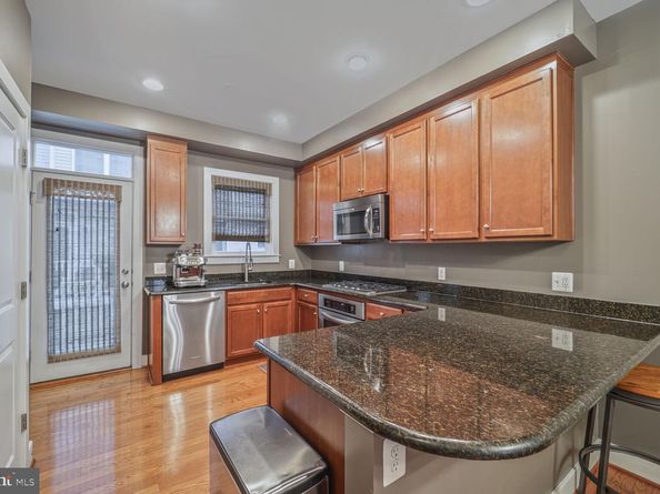 586 Regent Place NE, Washington DC 20017