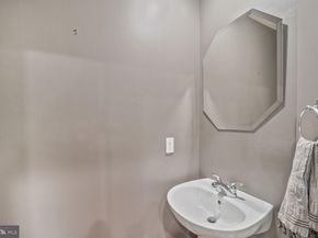 586 Regent Place NE, Washington DC 20017
