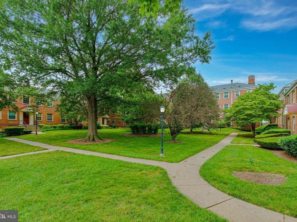 2807 Arlington Boulevard 301, Arlington VA 22201