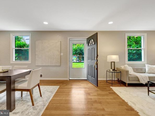 7004 Chestnut Avenue, Falls Church VA 22042