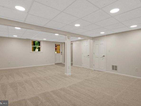 7004 Chestnut Avenue, Falls Church VA 22042