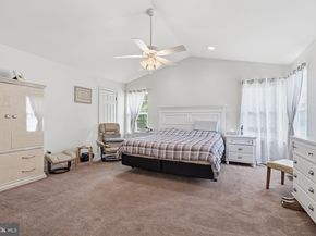 2732 Woodsview Drive, Bensalem PA 19020