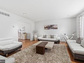 2732 Woodsview Drive, Bensalem PA 19020