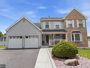 2732 Woodsview Drive, Bensalem PA 19020