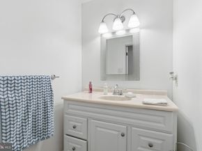 2732 Woodsview Drive, Bensalem PA 19020
