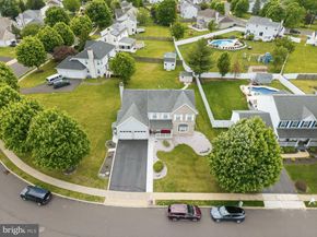 2732 Woodsview Drive, Bensalem PA 19020