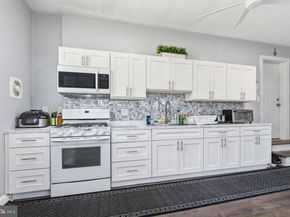 2732 Woodsview Drive, Bensalem PA 19020
