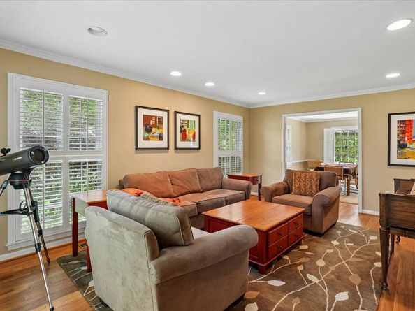 8200 W Gainsborough Court, Potomac MD 20854