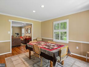 8200 W Gainsborough Court, Potomac MD 20854