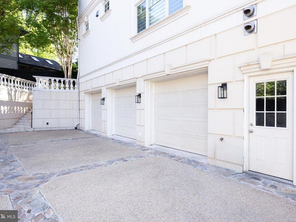 5821 Goldsboro Road, Bethesda MD 20817