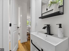 1704 Independence Avenue SE, Washington DC 20003