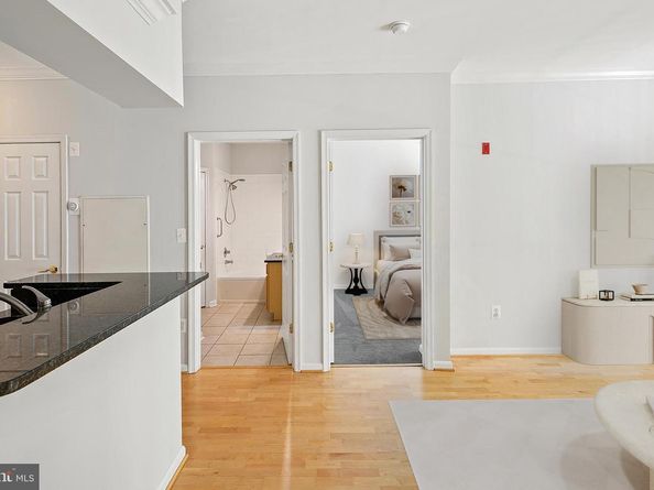 4560 Strutfield Lane 1212, Alexandria VA 22311