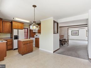 154 Pinewood Drive, Levittown PA 19054