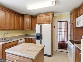 154 Pinewood Drive, Levittown PA 19054