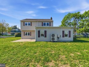 154 Pinewood Drive, Levittown PA 19054