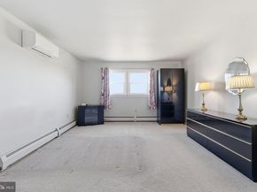 154 Pinewood Drive, Levittown PA 19054