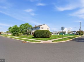154 Pinewood Drive, Levittown PA 19054