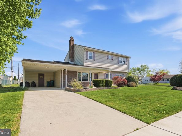 154 Pinewood Drive, Levittown PA 19054