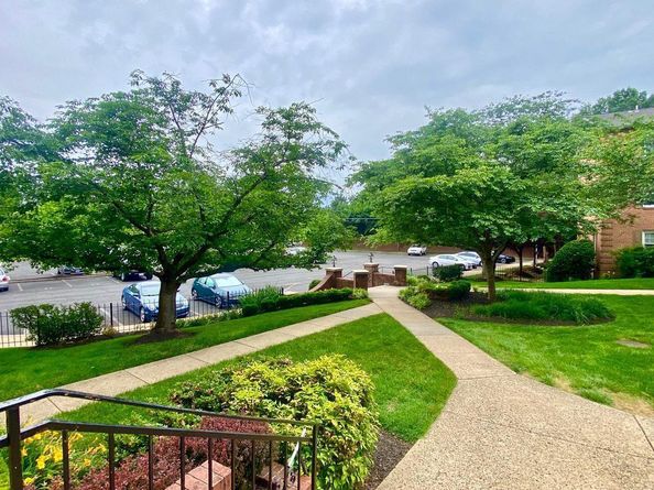 3330 Spring Lane D10, Falls Church VA 22041