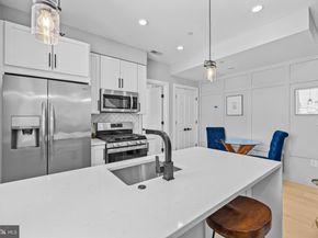 1915 H St NE PH1, Washington DC 20002
