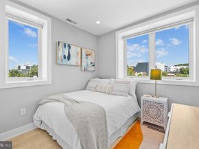 1915 H St NE PH1, Washington DC 20002