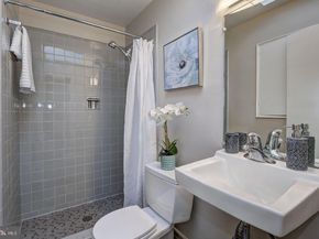 2528 Queen Annes Lane NW, Washington DC 20037