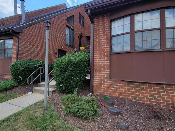 3020 Pineview Court NE 3020, Washington DC 20018