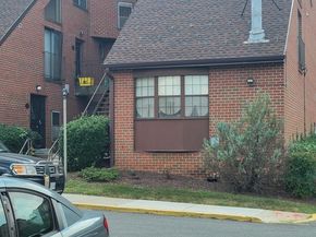 3020 Pineview Court NE 3020, Washington DC 20018
