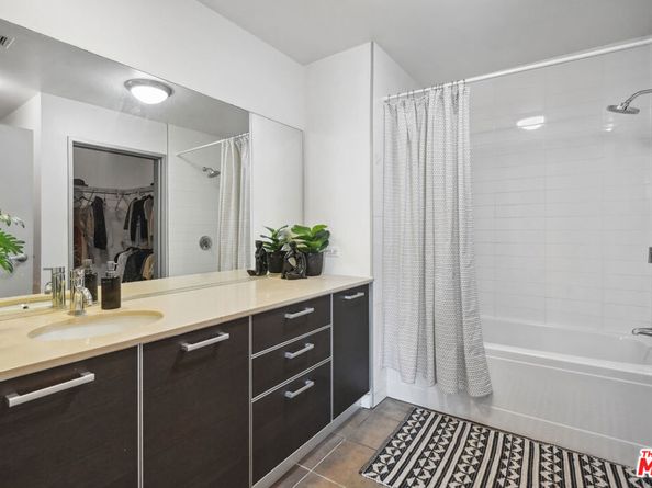 645 W 9th Street 617, Los Angeles CA 90015