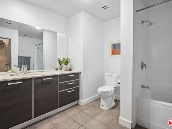 645 W 9th Street 617, Los Angeles CA 90015