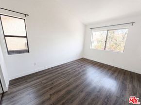 7300 Corbin Avenue M, Reseda CA 91335