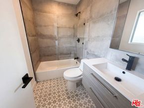 7300 Corbin Avenue M, Reseda CA 91335