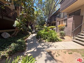 7300 Corbin Avenue M, Reseda CA 91335