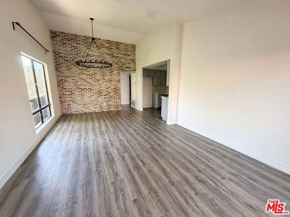 7300 Corbin Avenue M, Reseda CA 91335