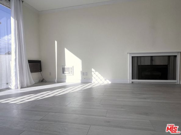 11645 Montana Avenue 323, Los Angeles CA 90049