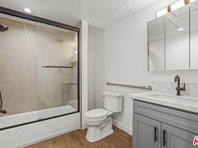 2001 Penmar Avenue, Venice CA 90291