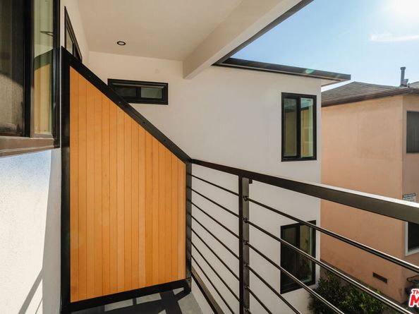 4015 Grand View Boulevard, Culver City CA 90066