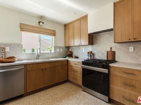 5910 S Kings Road, Los Angeles CA 90056