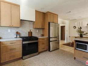 5910 S Kings Road, Los Angeles CA 90056