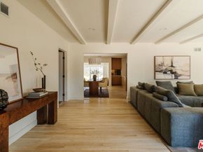 5910 S Kings Road, Los Angeles CA 90056