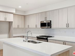 2111 N Cahuenga Boulevard 11, Los Angeles CA 90068
