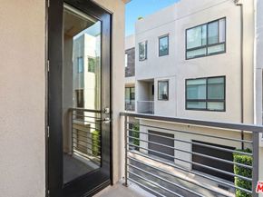 2111 N Cahuenga Boulevard 11, Los Angeles CA 90068
