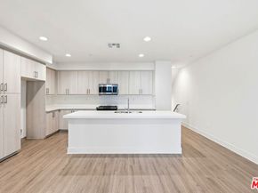 2111 N Cahuenga Boulevard 11, Los Angeles CA 90068